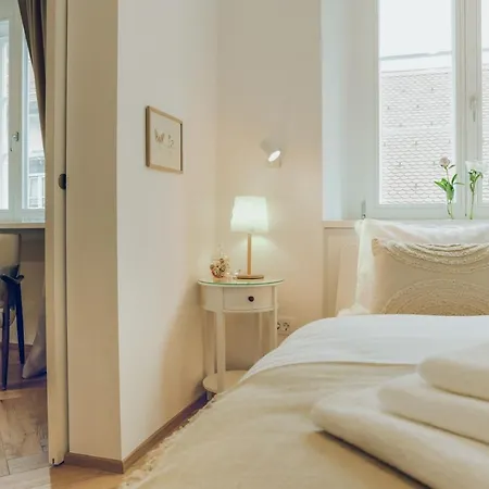 Stylish In Historical Center Apartament *