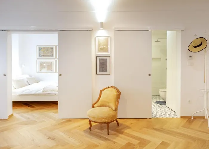 Stylish In Historical Center Apartament