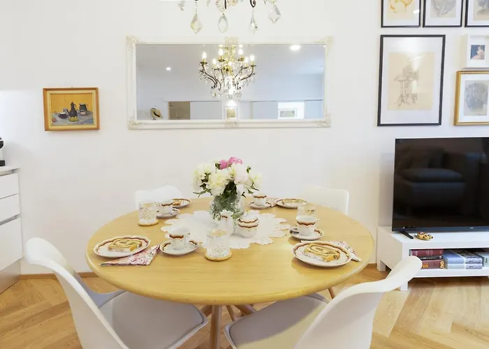 Stylish In Historical Center Apartament *